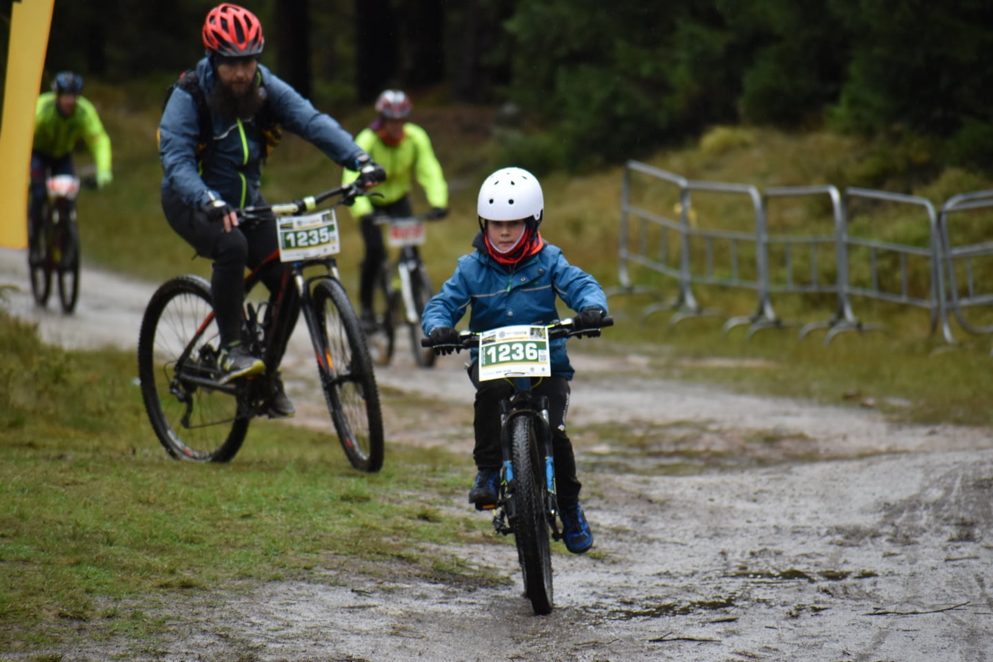 6. Rowerowy Bieg Piastów: 18 km w deszczu, zimnie i błocie - zdjęcie 3