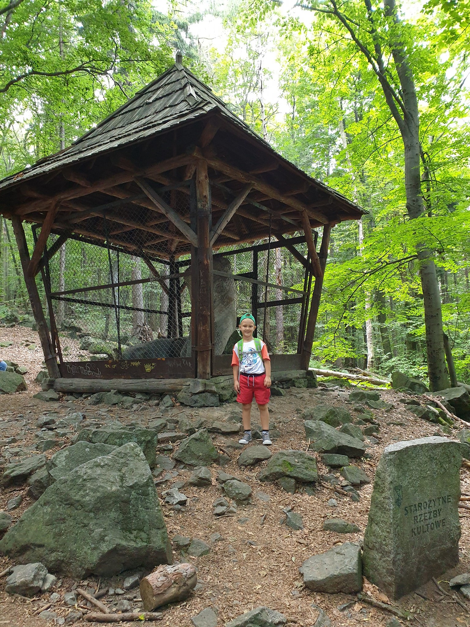 Ślęża szlakiem archeologicznym: skansen, krąg kamienny i kurhany - zdjęcie 10