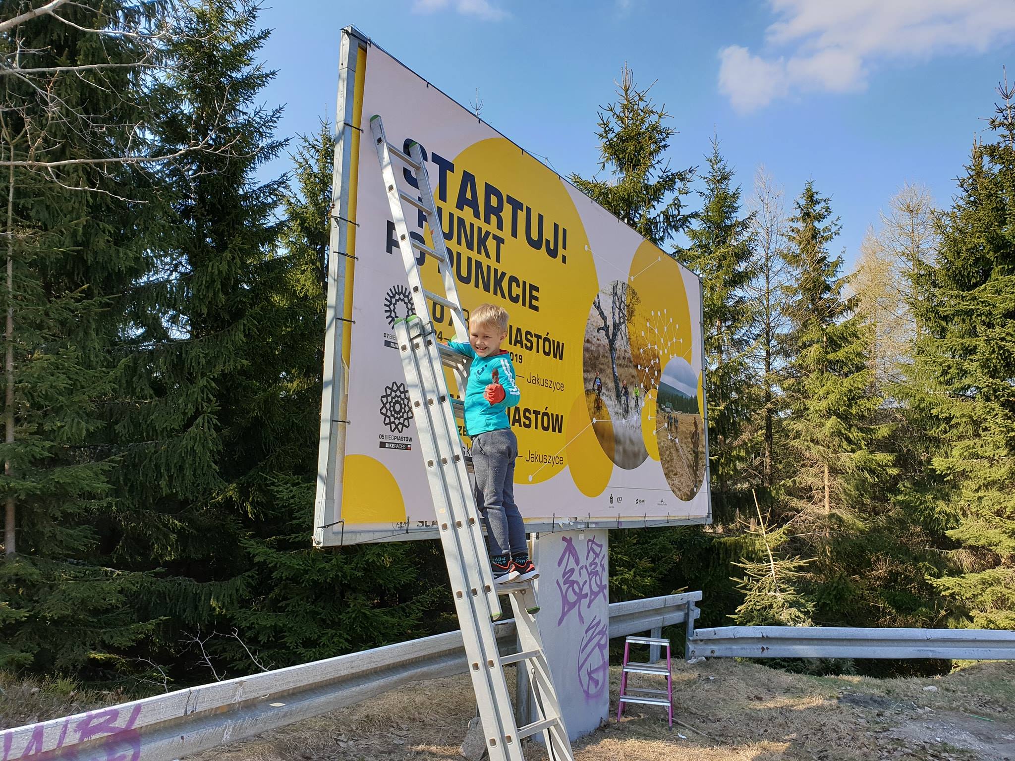 Wolne od przedszkola: bieganie po wałach i wieszanie bannerów - zdjęcie 3