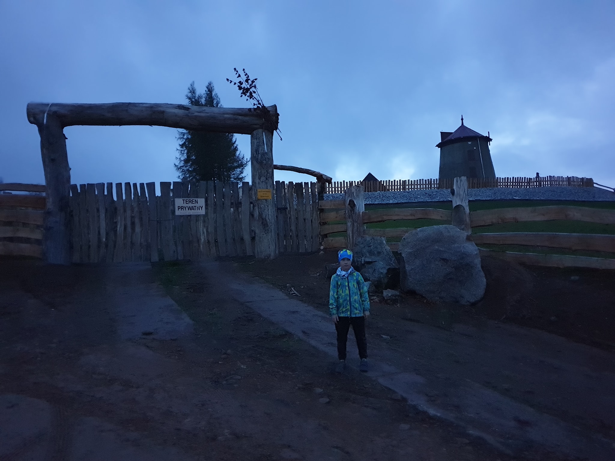 Trójgarb i odkryty przypadkiem Jagodnik: panorama na... mgłę - zdjęcie 10