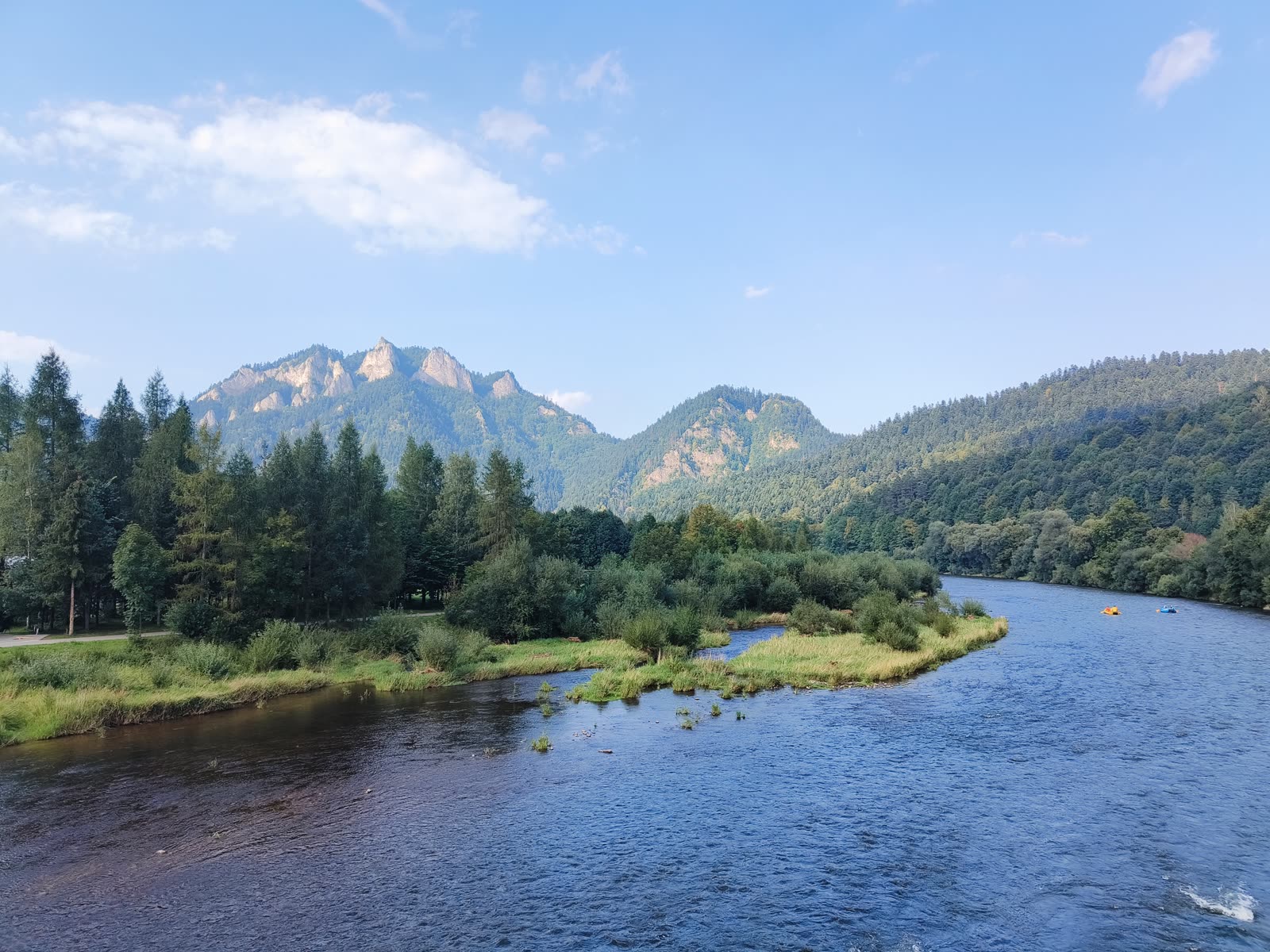 Dunajec i masyw Trzech Koron w popołudniowym słońcu